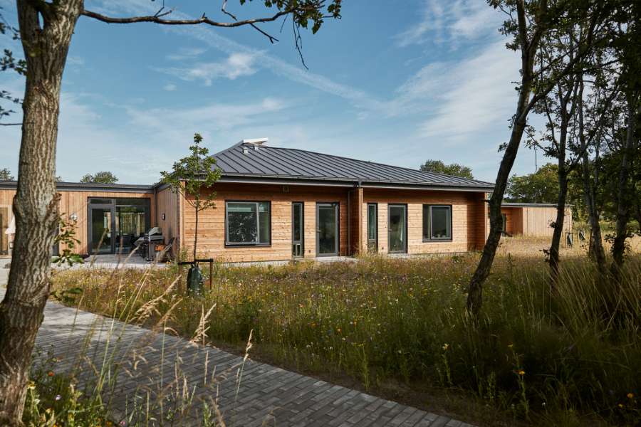 Autistenheim im Wald – „umhüllt“ von Holz und Stahlprofilen, AutismeCenter Skive, Jægervej 16, 7800 Skive